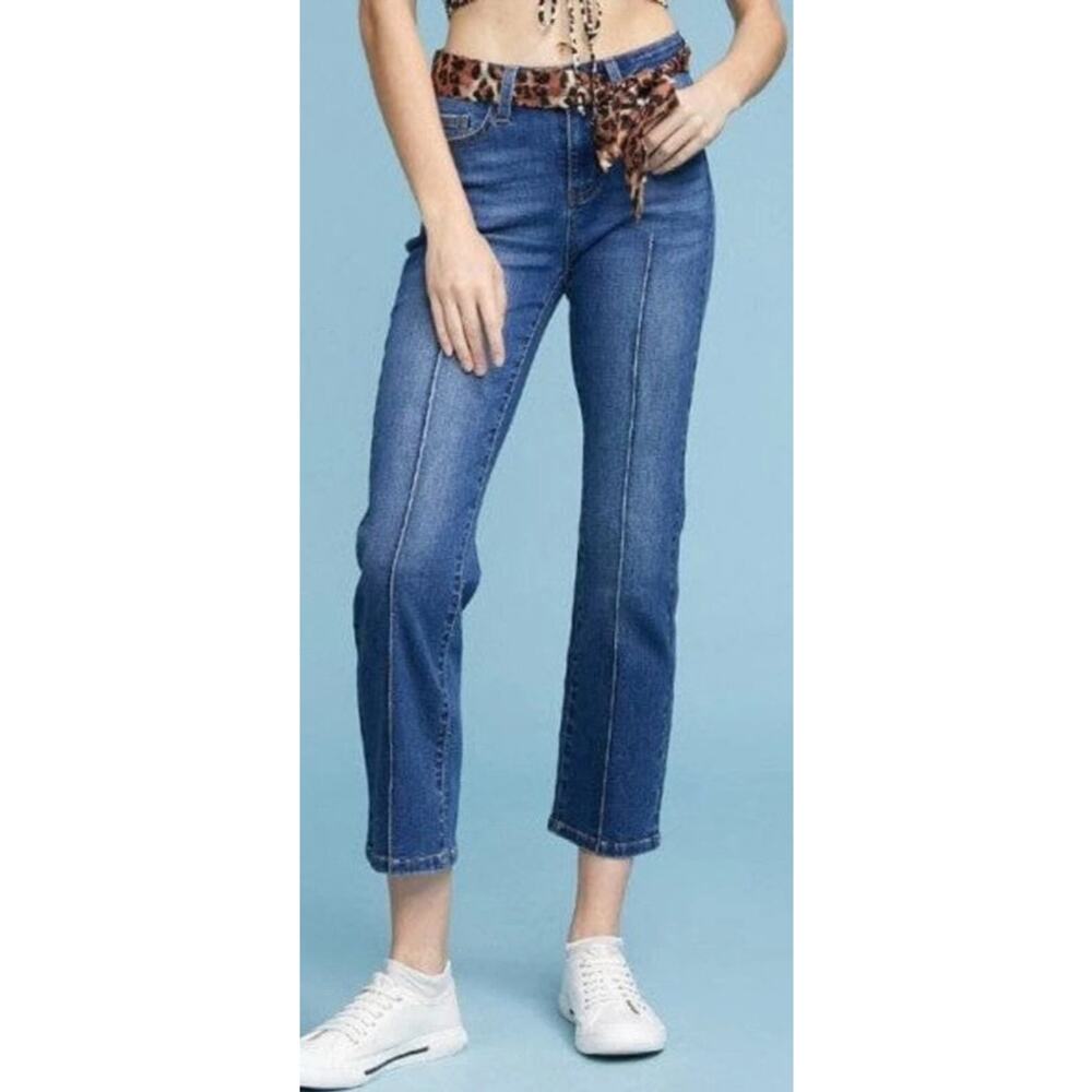 Judy Blue Straight Leg Cropped Mid Rise Jean
Size 11/30